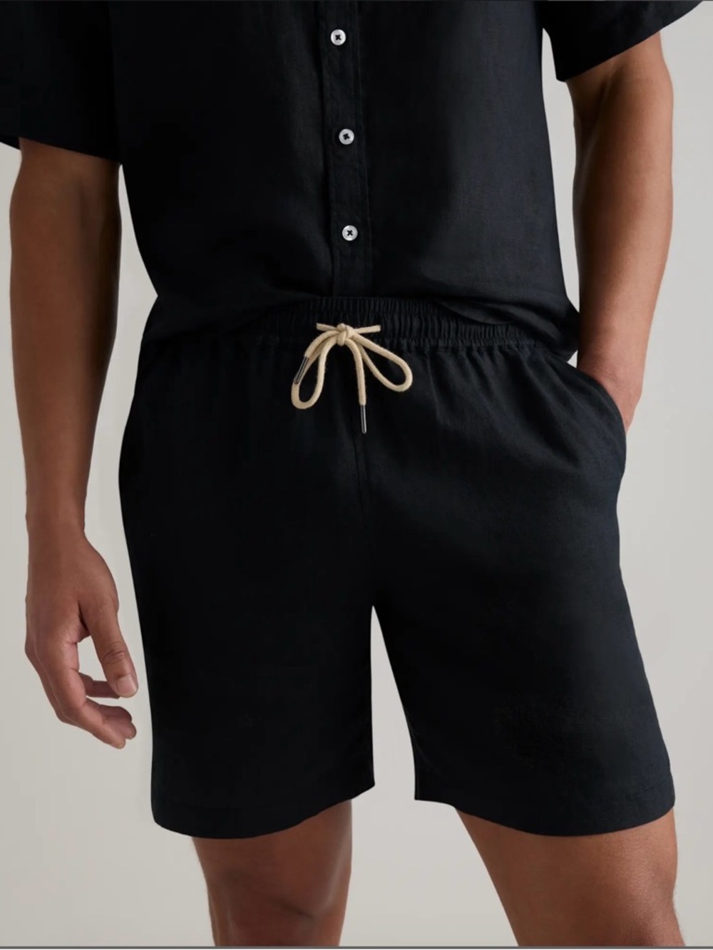 Quince Mens European 100% Linen Drawstring Beach Shorts in Black Size XL